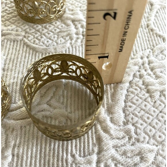 Vtg Kemp & Beatley? Fleur De Lis Gold-Toned Napkin Ring Holders Set of 4 - Picture 3 of 4